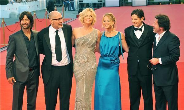 jennifer_lawrence-3524385-hires_1200_1200_102400.jpg