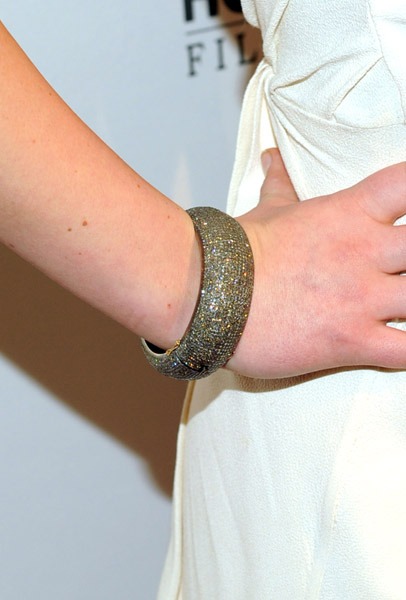 Jennifer_Lawrence_recieving_an_award_at_the_14th_Annual_Hollywood_Awards_Gala_46.jpg