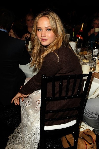 Jennifer_Lawrence_looking_beautiful_in_a_white_dress_at_the_Film_Independent_Spirit_Awards_054.jpg