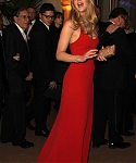 Jennifer_Lawrence_attending_the_2011_Vanity_Fair_Oscar_Party_in_a_smoking_hot_red_dress_02.jpg