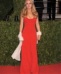 Jennifer_Lawrence_attending_the_2011_Vanity_Fair_Oscar_Party_in_a_smoking_hot_red_dress_04.jpg