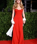 Jennifer_Lawrence_attending_the_2011_Vanity_Fair_Oscar_Party_in_a_smoking_hot_red_dress_12.jpg