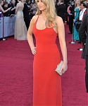 Jennifer_Lawrence_attending_the_2011_Academy_Awards_in_a_smoking_hot_red_dress_MQ_84.jpg