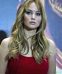 Jennifer_Lawrence_attending_the_Mexico_press_conference_promotion_for_The_Hunger_Games_24.jpg