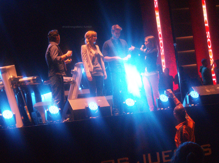 Jennifer Lawrence and Liam Hemsworth together at The Hunger Games rally at Six Flags in Mexico City!
