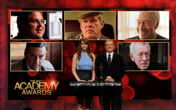 Jennifer_Lawrence_presenting_the_2011_Oscar_nominees_04.jpg