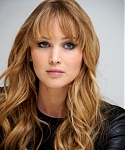 Jennifer_Lawrence_attending_The_Hunger_Games_press_conference_in_Beverly_Hills_01.jpg