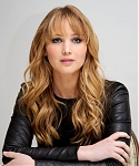 Jennifer_Lawrence_attending_The_Hunger_Games_press_conference_in_Beverly_Hills_04.jpg