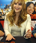 Beautiful_Jennifer_Lawrence_helps_promote_The_Hunger_Games_Mall_Tour_in_Seattle_38.jpg