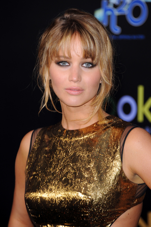 Jennifer_Lawrence_at_the_LA_premiere_of_The_Hunger_Games_begging_for_an_Oscar_in_a_gold_dress_240.jpg