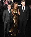 Jennifer_Lawrence_at_the_LA_premiere_of_The_Hunger_Games_begging_for_an_Oscar_in_a_gold_dress_295.jpg