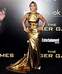 Jennifer_Lawrence_in_a_beautiful_gold_dress_at_the_premiere_of_The_Hunger_Games_004.jpg