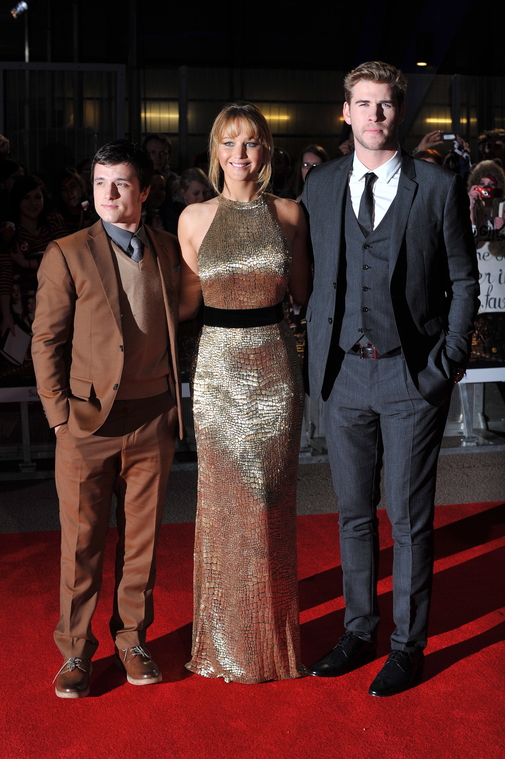 Beautiful_Jennifer_Lawrence_in_a_Golden_dress_at_the_London_premiere_of_The_Hunger_Games_055.jpg