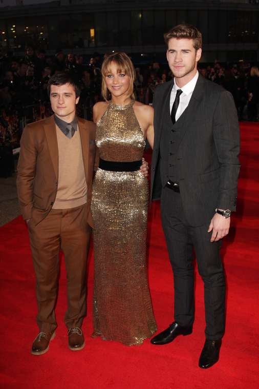 Beautiful_Jennifer_Lawrence_in_a_Golden_dress_at_the_London_premiere_of_The_Hunger_Games_058.jpg