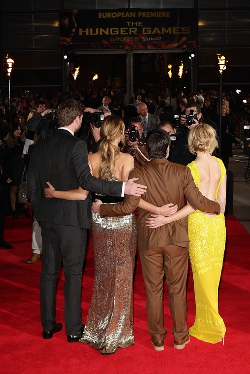 Beautiful_Jennifer_Lawrence_in_a_Golden_dress_at_the_London_premiere_of_The_Hunger_Games_070.jpg