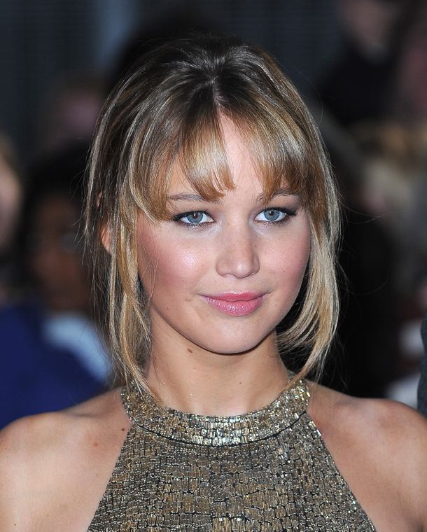 Beautiful_Jennifer_Lawrence_in_a_Golden_dress_at_the_London_premiere_of_The_Hunger_Games_103.jpg
