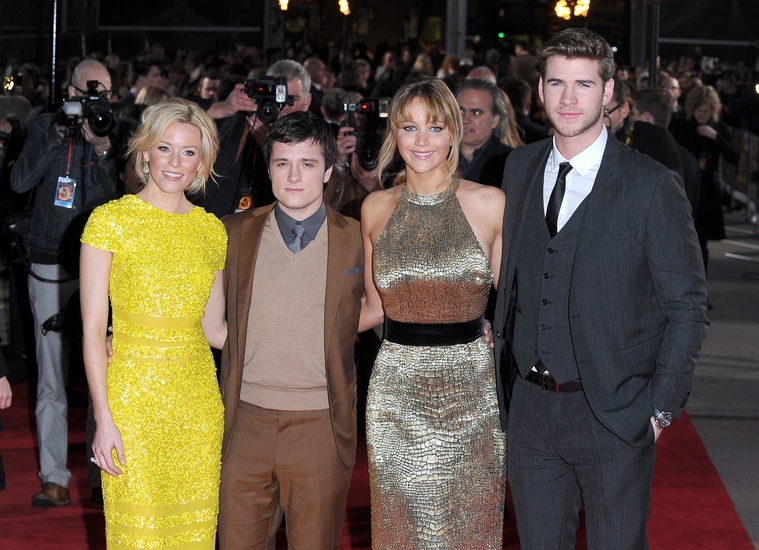 Jennifer_Lawrence_at_the_London_premiere_of_The_Hunger_Games_begging_for_an_Oscar_in_a_gold_dress_048.jpg