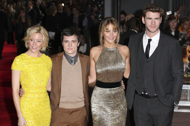 Jennifer_Lawrence_at_the_London_premiere_of_The_Hunger_Games_begging_for_an_Oscar_in_a_gold_dress_050.jpg