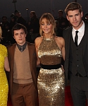 Beautiful_Jennifer_Lawrence_in_a_Golden_dress_at_the_London_premiere_of_The_Hunger_Games_003.jpg