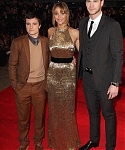 Beautiful_Jennifer_Lawrence_in_a_Golden_dress_at_the_London_premiere_of_The_Hunger_Games_016.jpg