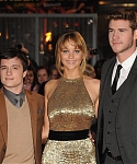 Beautiful_Jennifer_Lawrence_in_a_Golden_dress_at_the_London_premiere_of_The_Hunger_Games_077.jpg