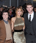 Beautiful_Jennifer_Lawrence_in_a_Golden_dress_at_the_London_premiere_of_The_Hunger_Games_079.jpg