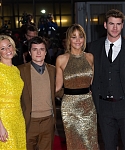Beautiful_Jennifer_Lawrence_in_a_Golden_dress_at_the_London_premiere_of_The_Hunger_Games_081.jpg