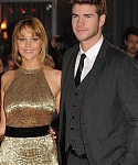 Beautiful_Jennifer_Lawrence_in_a_Golden_dress_at_the_London_premiere_of_The_Hunger_Games_180.jpg