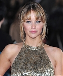 Jennifer_Lawrence_at_the_London_premiere_of_The_Hunger_Games_begging_for_an_Oscar_in_a_gold_dress_058.jpg