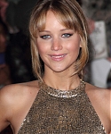 Jennifer_Lawrence_at_the_London_premiere_of_The_Hunger_Games_begging_for_an_Oscar_in_a_gold_dress_074.jpg