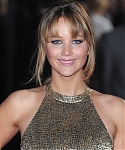 Jennifer_Lawrence_at_the_London_premiere_of_The_Hunger_Games_begging_for_an_Oscar_in_a_gold_dress_084.jpg