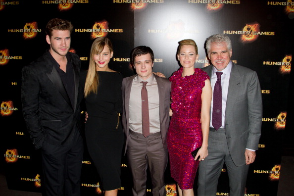 Jennifer_Lawrence_at_the_Paris_Hunger_Games_premiere_showing_a_fully_nude_back_in_a_beautiful_dress_008.jpg