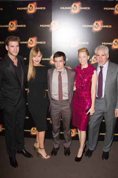 Jennifer_Lawrence_at_the_Paris_Hunger_Games_premiere_showing_a_fully_nude_back_in_a_beautiful_dress_019.jpg