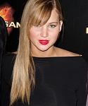 Jennifer_Lawrence_at_the_Paris_Hunger_Games_premiere_showing_a_fully_nude_back_in_a_beautiful_dress_014.jpg