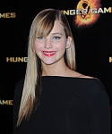 Jennifer_Lawrence_at_the_Paris_Hunger_Games_premiere_showing_a_fully_nude_back_in_a_beautiful_dress_023.jpg