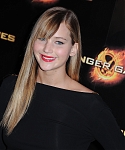 Jennifer_Lawrence_at_the_Paris_Hunger_Games_premiere_showing_a_fully_nude_back_in_a_beautiful_dress_091.jpg