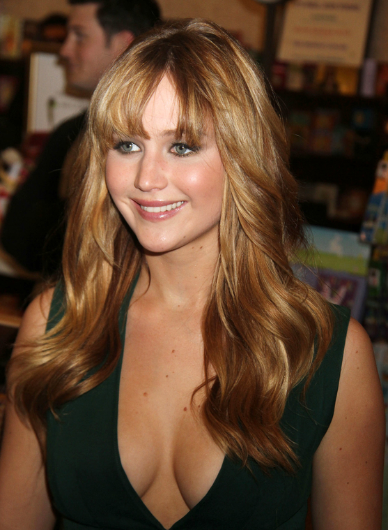 Jennifer_Lawrence_wearing_a_cute_low_cut_green_dress_at_a_book_signing_for_The_Hunger_Games_15.jpg