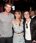 Photos_of_Jennifer_Lawrence_attending_The_Hunger_Games_Mall_Tour_in_LA_07.jpg