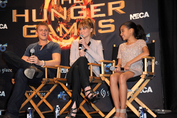 Jennifer_Lawrence_promoting_The_Hunger_Games_mall_promotion_tour_01.jpg