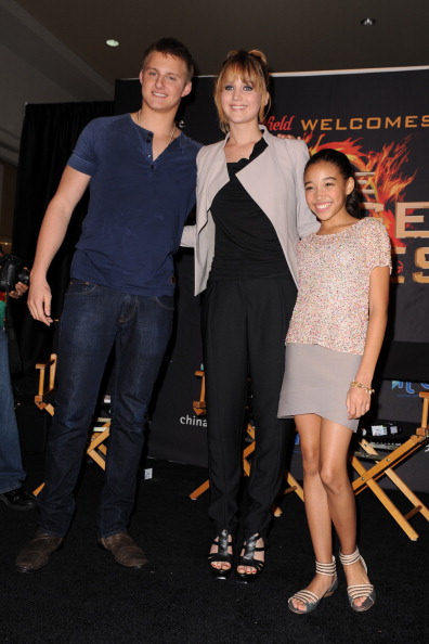 Jennifer_Lawrence_promoting_The_Hunger_Games_mall_promotion_tour_24.jpg