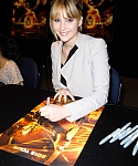 Jennifer_Lawrence_promoting_The_Hunger_Games_mall_promotion_tour_04.jpg
