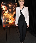 Jennifer_Lawrence_promoting_The_Hunger_Games_mall_promotion_tour_07.jpg