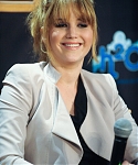 Jennifer_Lawrence_promoting_The_Hunger_Games_mall_promotion_tour_12.jpg