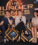 Jennifer_Lawrence_promoting_The_Hunger_Games_mall_promotion_tour_17.jpg
