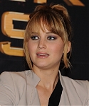 Jennifer_Lawrence_promoting_The_Hunger_Games_mall_promotion_tour_27.jpg