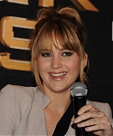 Jennifer_Lawrence_promoting_The_Hunger_Games_mall_promotion_tour_29.jpg