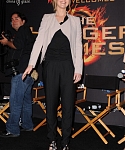Jennifer_Lawrence_promoting_The_Hunger_Games_mall_promotion_tour_43.jpg