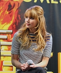 Jennifer_Lawrence_promoting_The_Hunger_Games_at_Mall_of_America_18.jpg