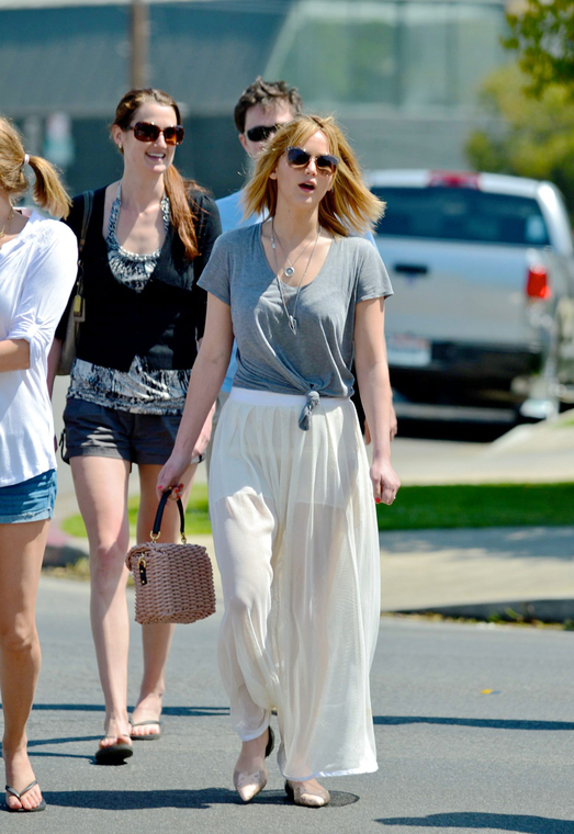 jlaw_candid_21april2013_005.jpg