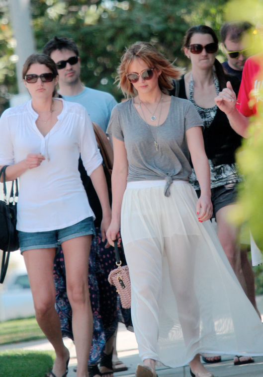 jlaw_candid_21april2013_011.jpg
